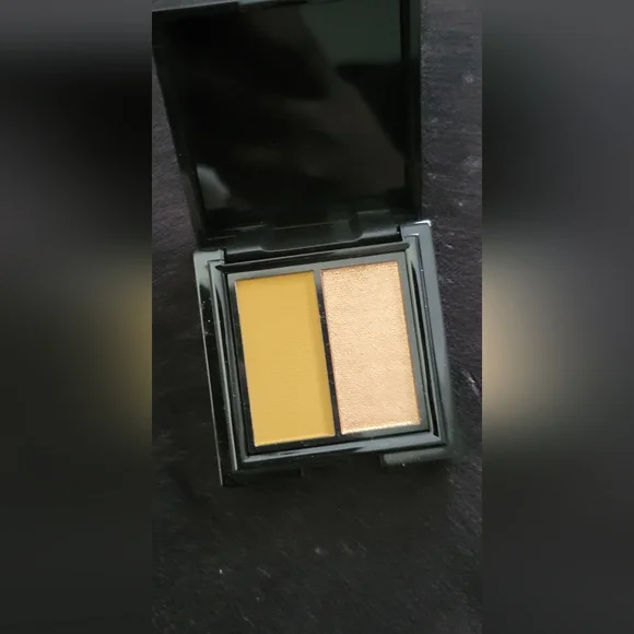Element eye shadow $9usd - Picture 1 of 2